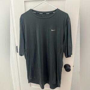 EUC Men’s Nike Run Dri-Fit Shirt charcoal gray size XL